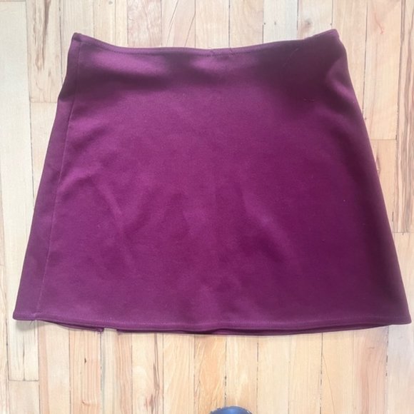 Perfect 90's Vintage Miniskirt in Dark Magenta, S/M - Picture 2 of 2
